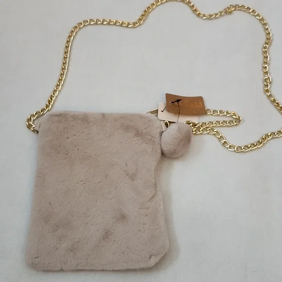 Stranger Things "Hellfire Club" Card Holder & Laynard Set with Brown Furry Bag - Picture 10 of 16